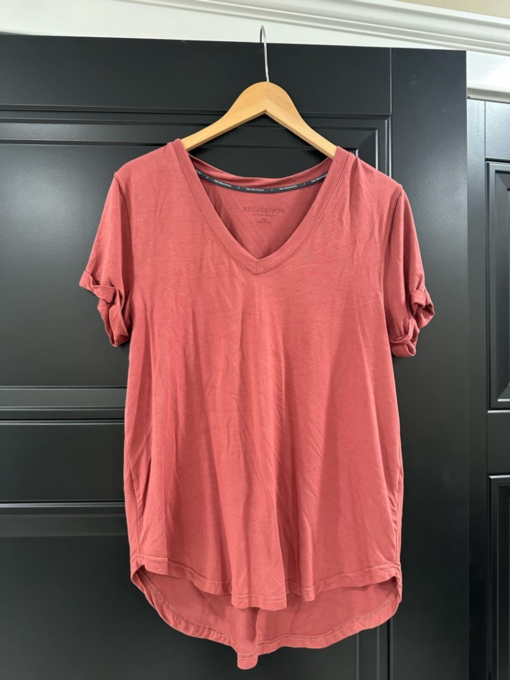 Recreation V-Neck Short Sleeve Tee in Dusty Rose